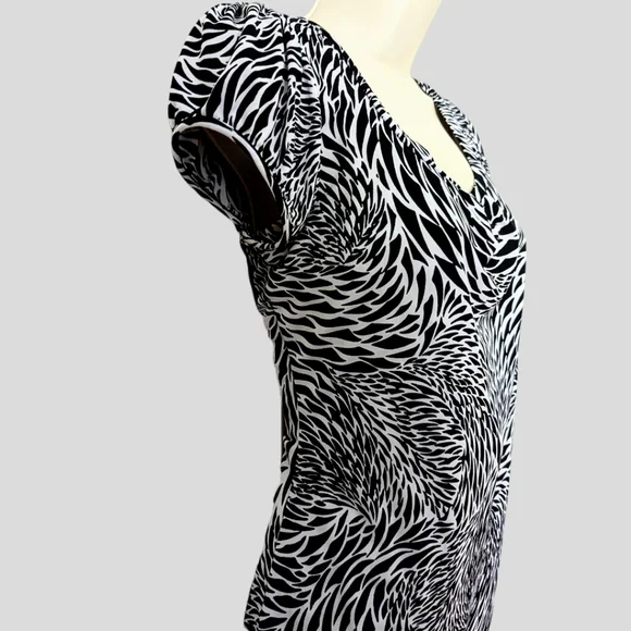 🦓 EUC Zebra Print Short Cap Sleeve Stretchy Top by Worthington - Picture 7 of 10